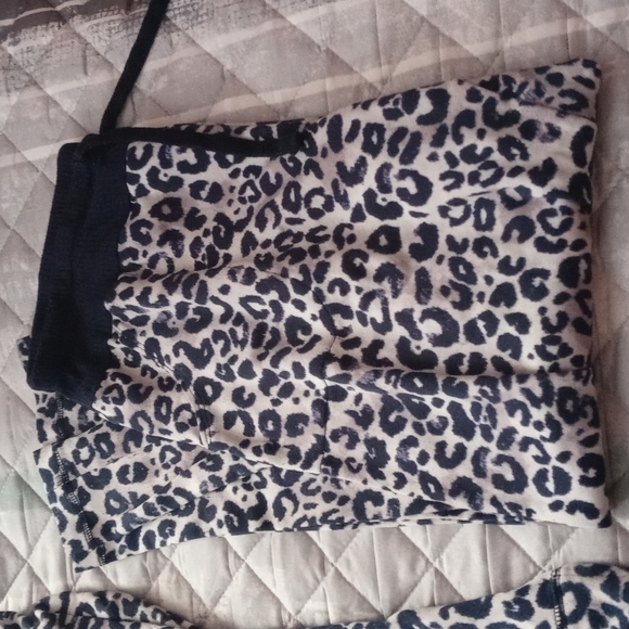 Secret Treasures Two-piece pajamas size medium cheetah print navy blue and white - Picture 3 of 6